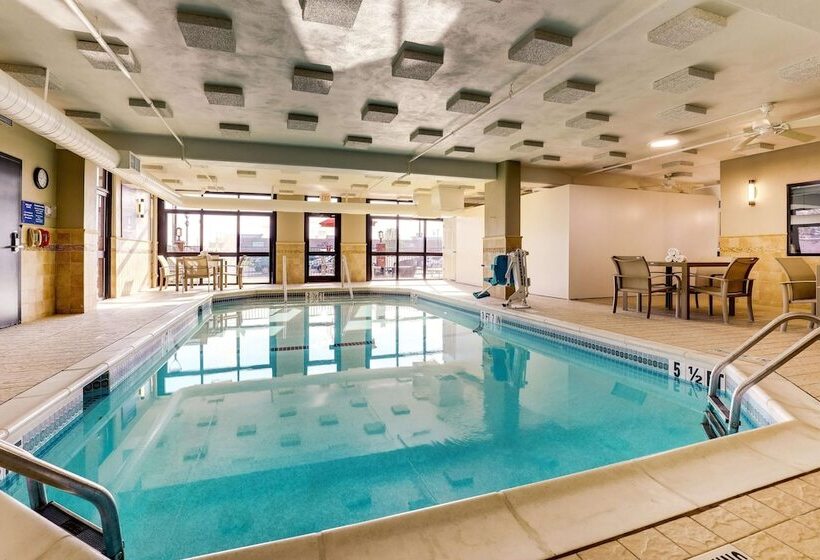 فندق Drury Inn & Suites Marion