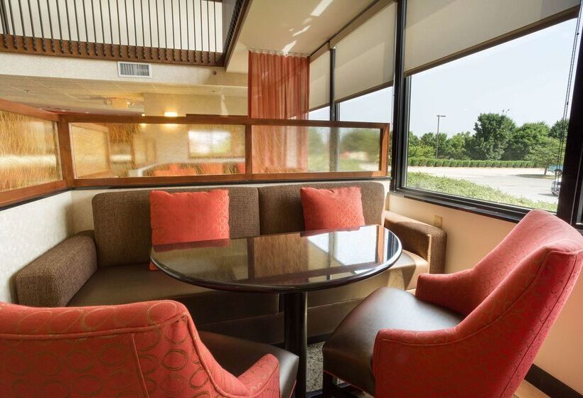 Отель Drury Inn & Suites Charlotte University Place