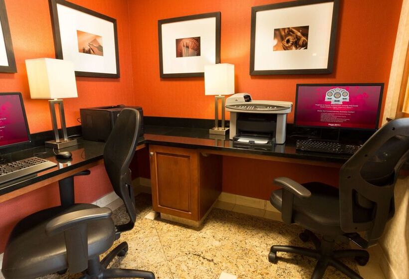 Отель Drury Inn & Suites Charlotte University Place