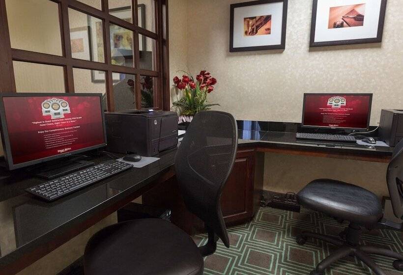 בית מלון כפרי Troy Inn & Suites