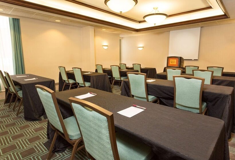 호텔 Troy Inn & Suites