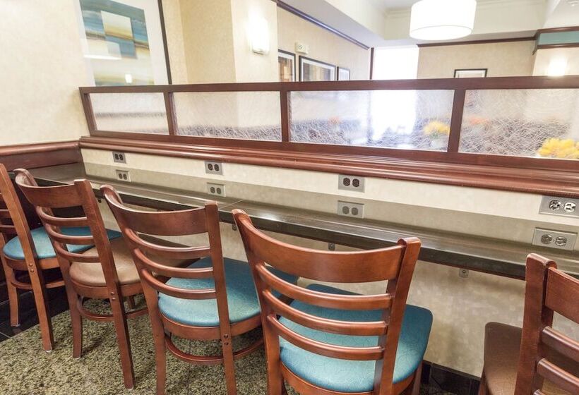 호텔 Troy Inn & Suites