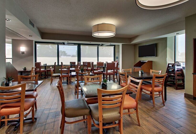 Отель Drury Inn & Suites Evansville East