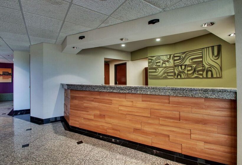 ホテル Drury Inn & Suites Evansville East