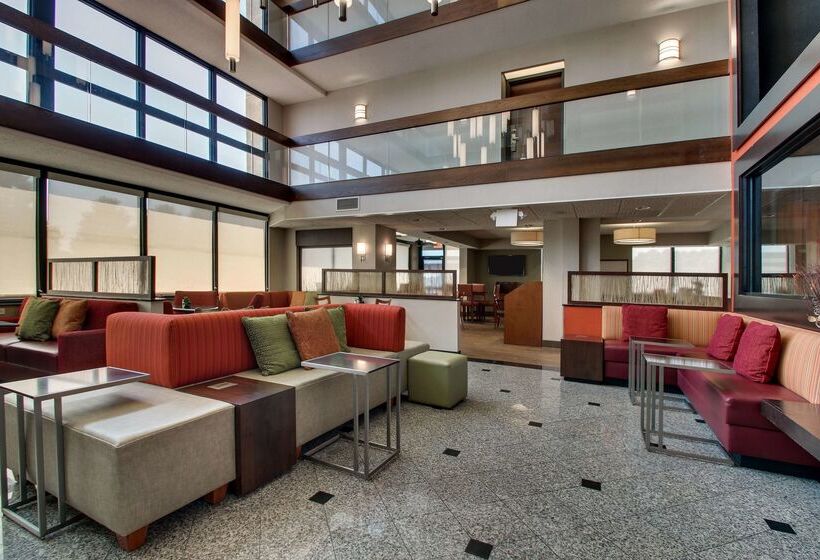 ホテル Drury Inn & Suites Evansville East