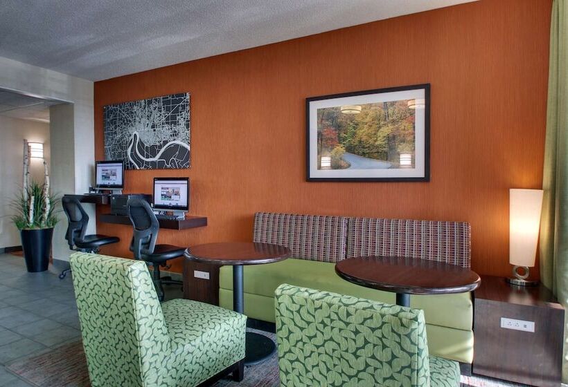 ホテル Drury Inn & Suites Evansville East