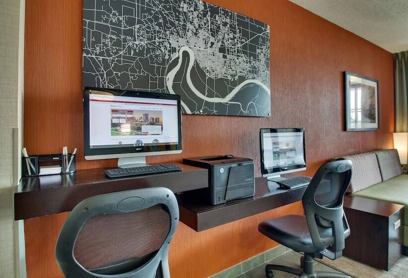 ホテル Drury Inn & Suites Evansville East