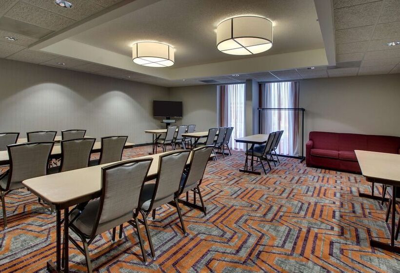 ホテル Drury Inn & Suites Evansville East