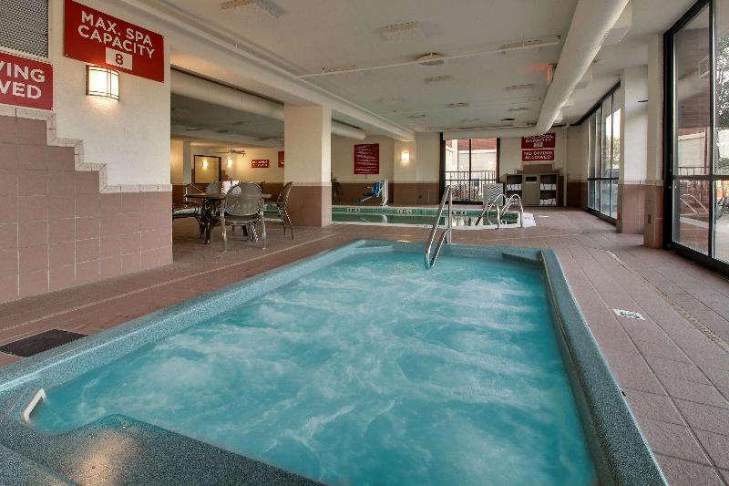 ホテル Drury Inn & Suites Evansville East