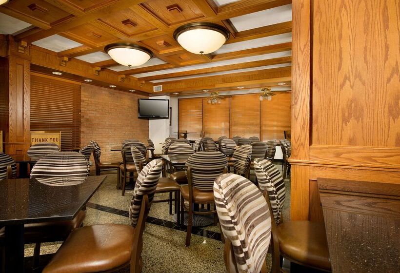 Отель Drury Inn & Suites Frankenmuth