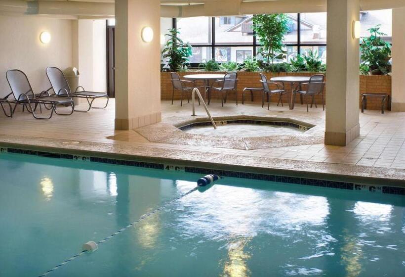 Отель Drury Inn & Suites Frankenmuth