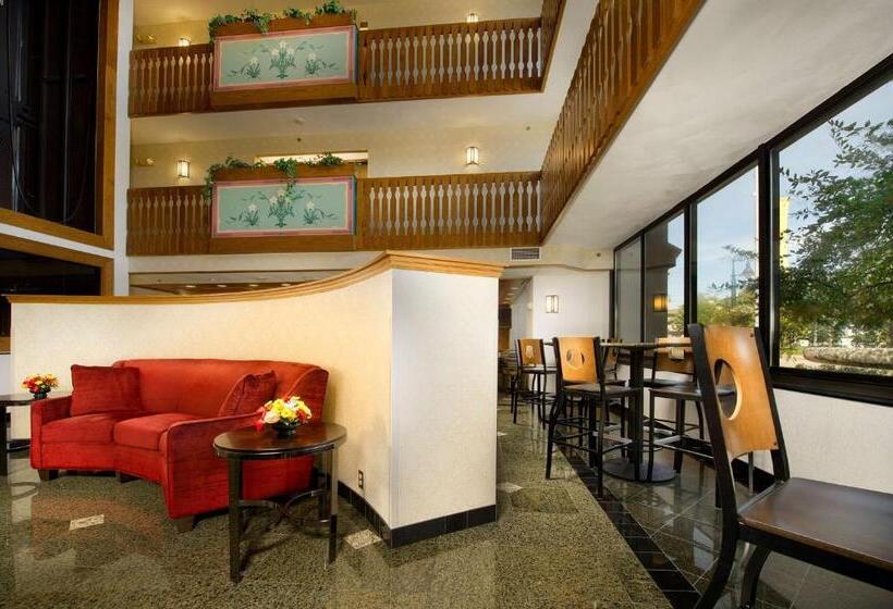 Отель Drury Inn & Suites Frankenmuth