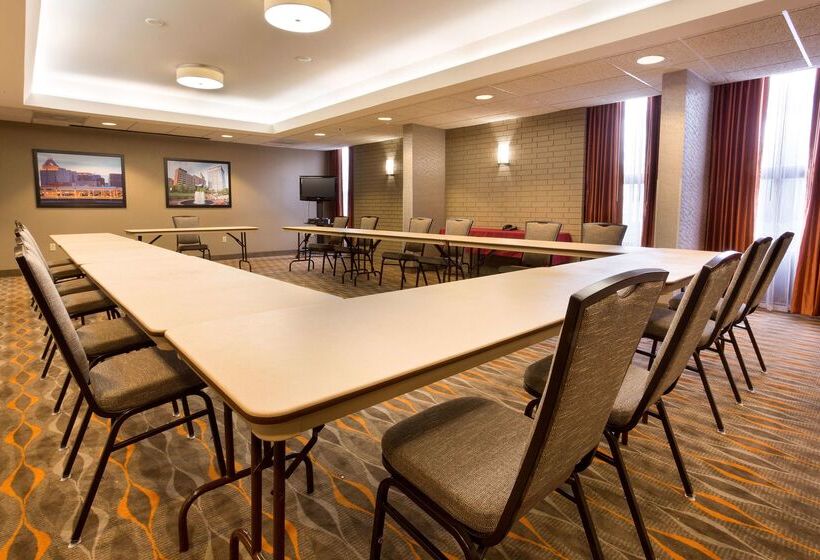 هتل Drury Inn & Suites Greensboro