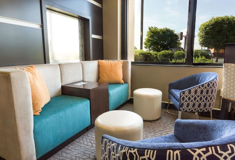 בית מלון כפרי Drury Inn & Suites Greensboro