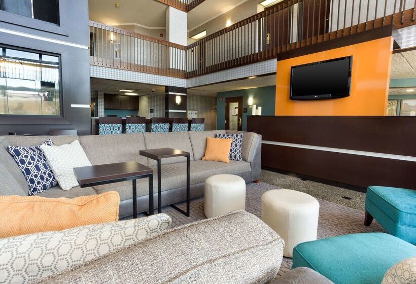 בית מלון כפרי Drury Inn & Suites Greensboro