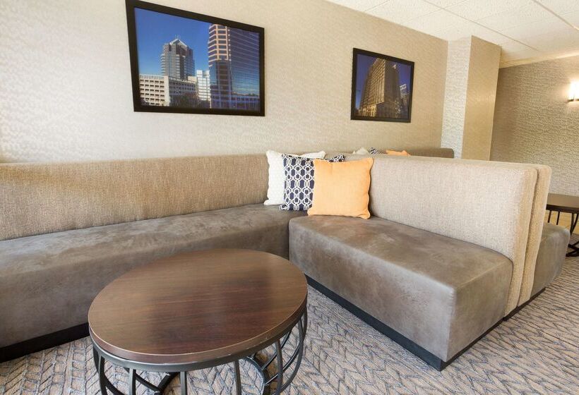 בית מלון כפרי Drury Inn & Suites Greensboro