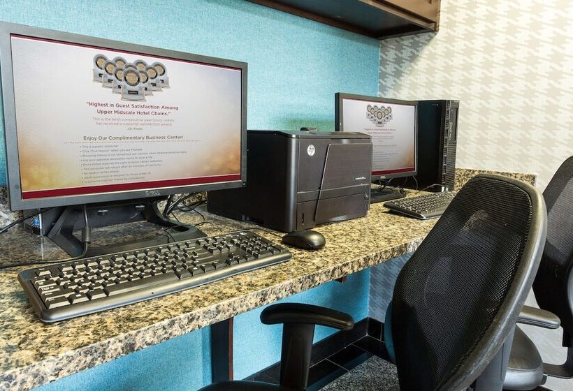 בית מלון כפרי Drury Inn & Suites Greensboro