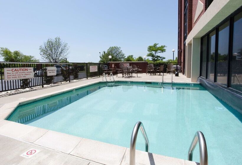 酒店 Drury Inn & Suites Kansas City Airport