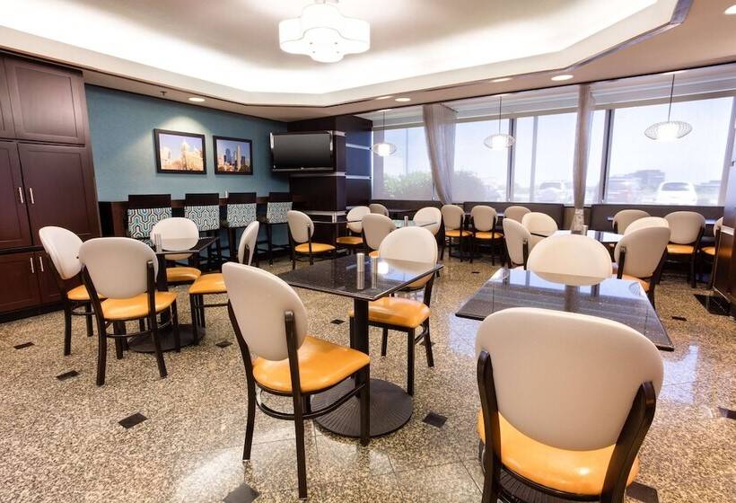 酒店 Drury Inn & Suites Kansas City Airport