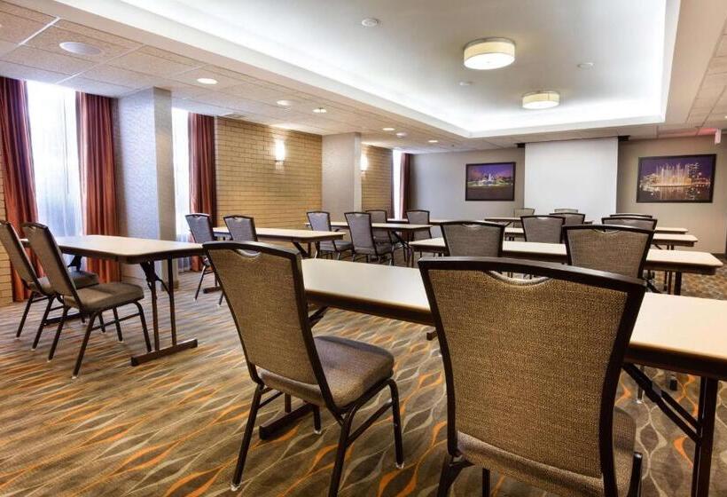 酒店 Drury Inn & Suites Kansas City Airport