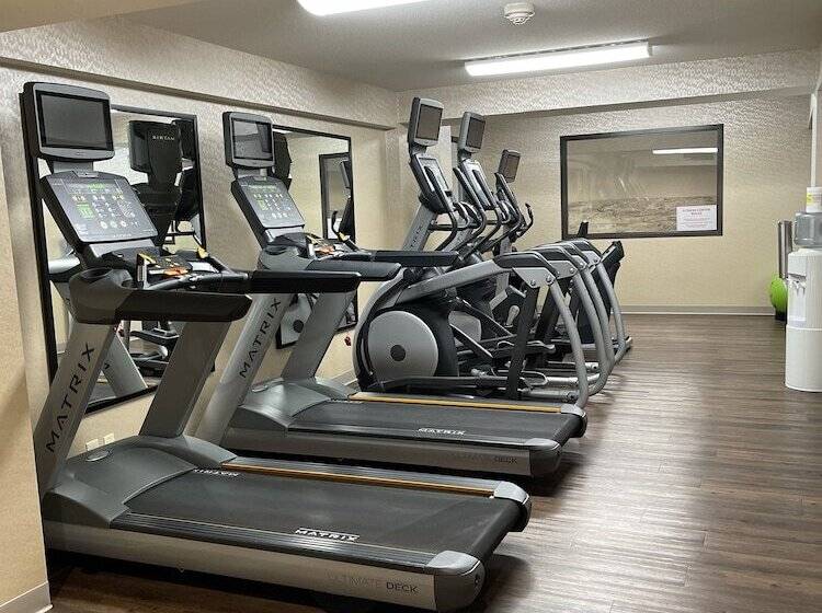 فندق Lotus Kansas City Merriam