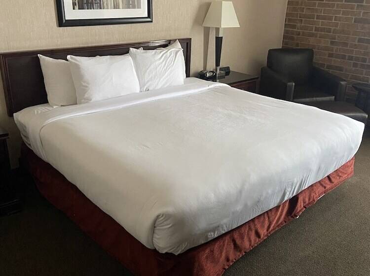 فندق Lotus Kansas City Merriam