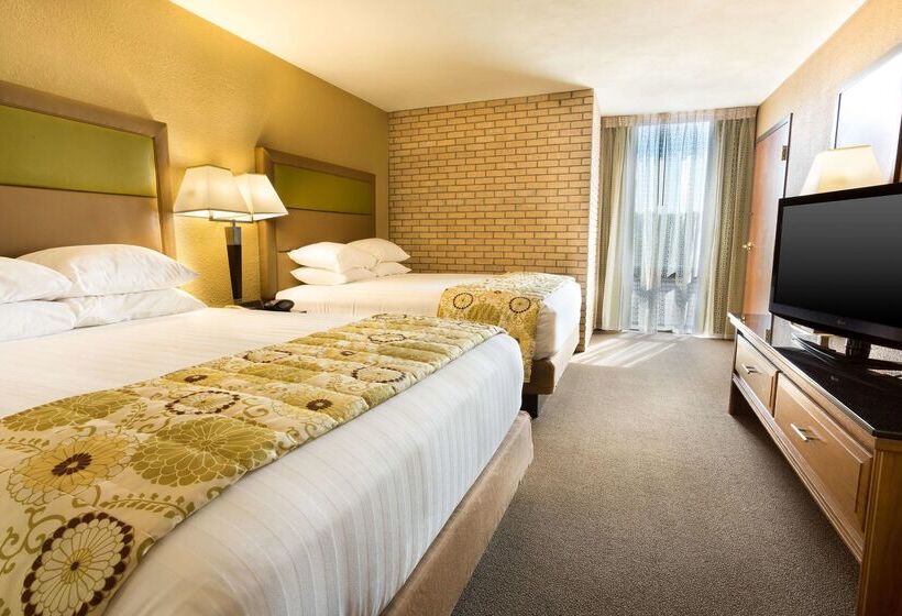 בית מלון כפרי Drury Inn & Suites Paducah