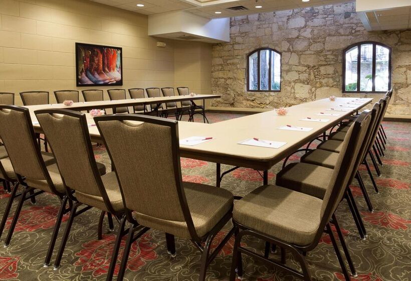 فندق Drury Inn & Suites San Antonio Riverwalk