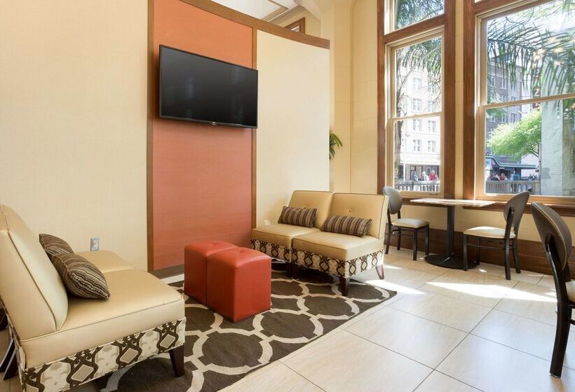 فندق Drury Inn & Suites San Antonio Riverwalk