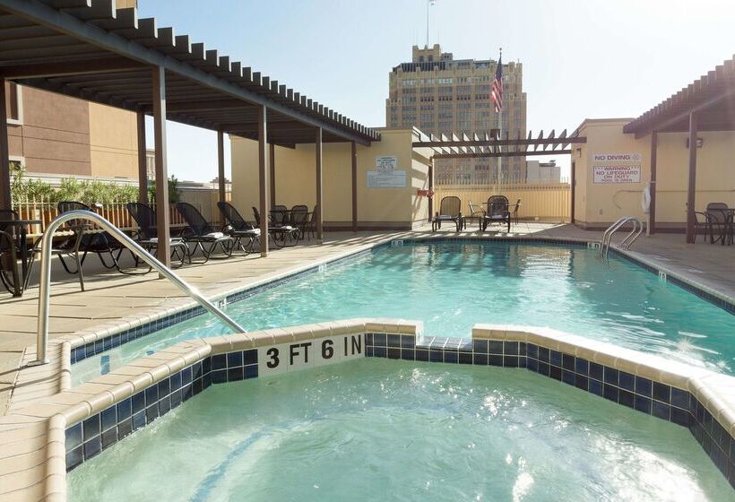 فندق Drury Inn & Suites San Antonio Riverwalk