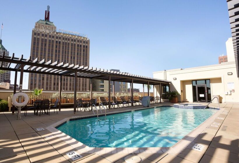فندق Drury Inn & Suites San Antonio Riverwalk