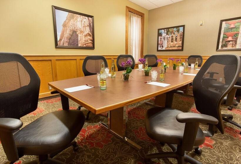 فندق Drury Inn & Suites San Antonio Riverwalk