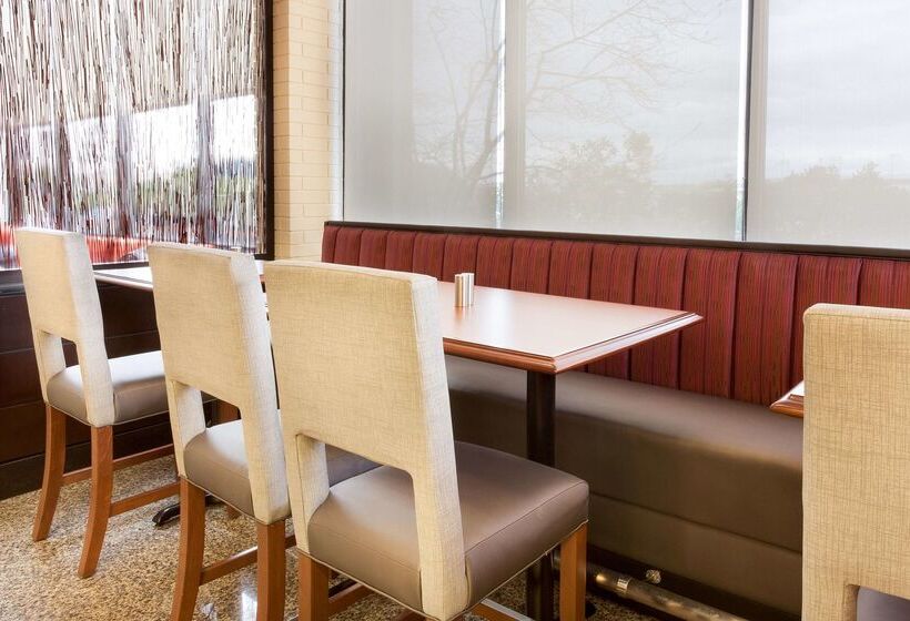 فندق Drury Inn & Suites St. Louis Airport