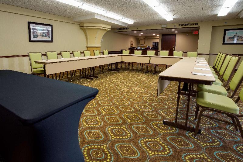 בית מלון כפרי Pear Tree Inn St Louis Convention Center