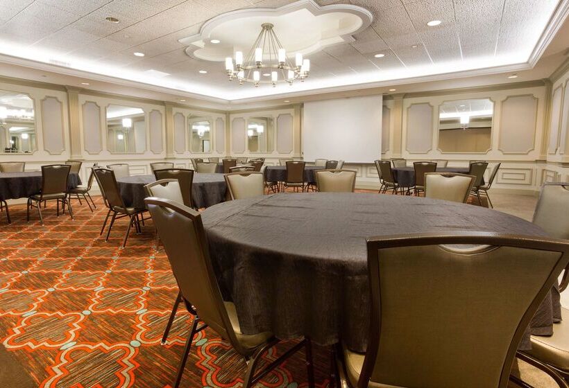 فندق Drury Inn & Suites St. Louis Creve Coeur