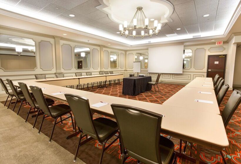 فندق Drury Inn & Suites St. Louis Creve Coeur