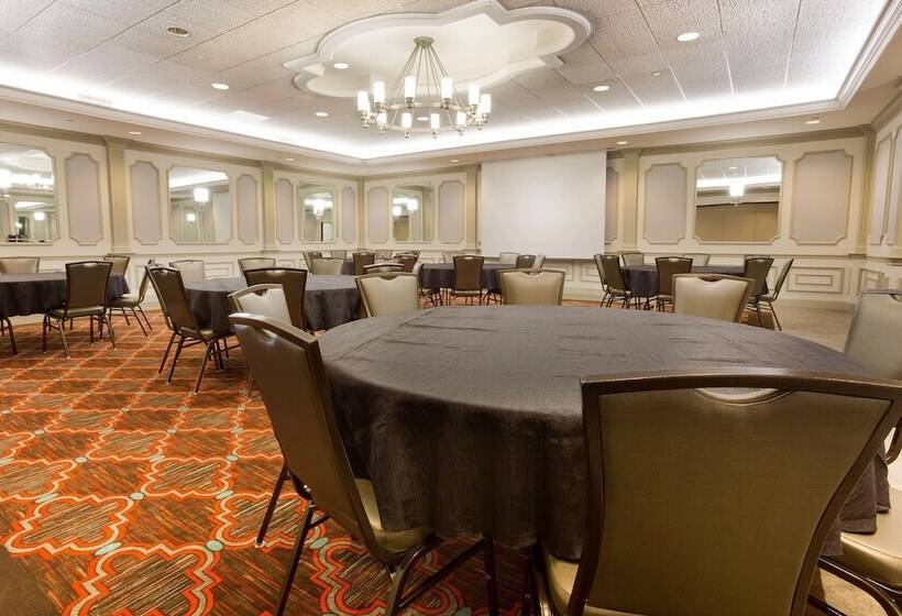 فندق Drury Inn & Suites St. Louis Creve Coeur