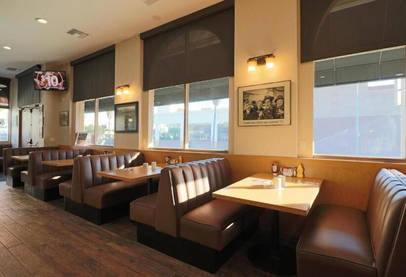 בית מלון כפרי Dunes Inn Sunset