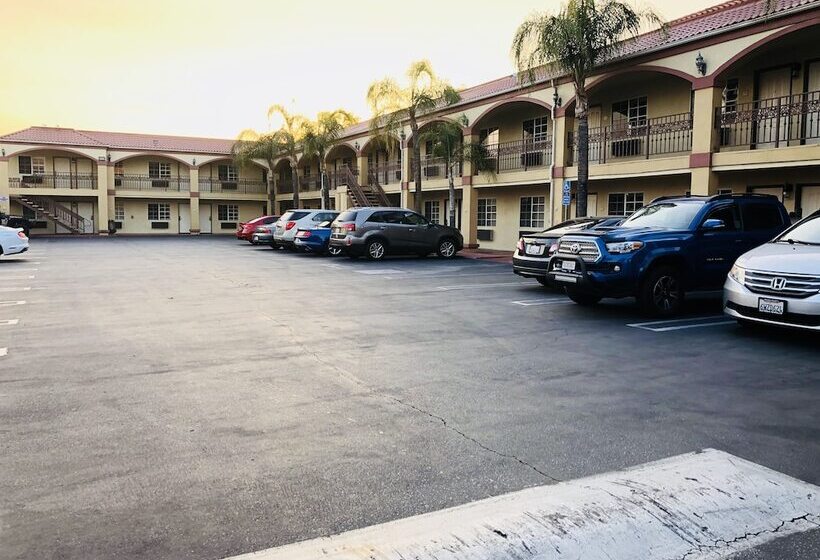 호텔 Dynasty Suites