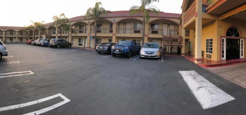 호텔 Dynasty Suites