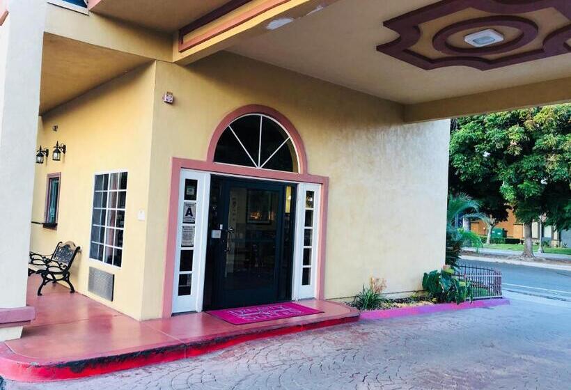 호텔 Dynasty Suites