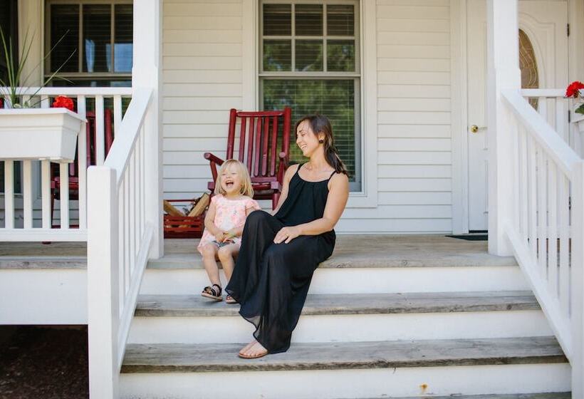 فندق Eagle Harbor Inn