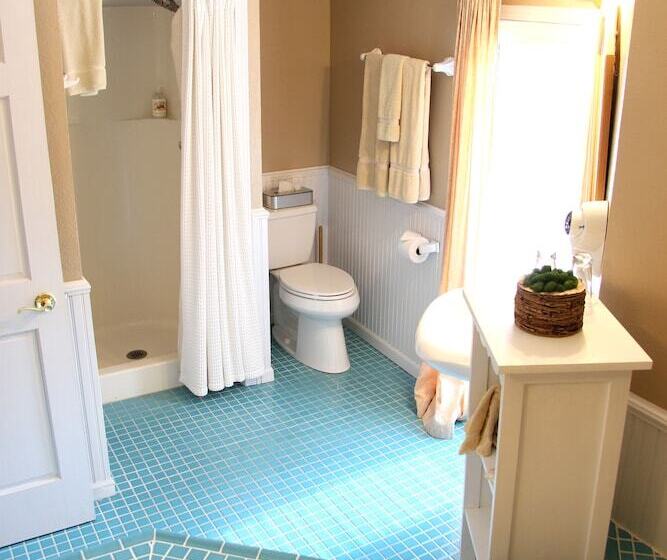 فندق Eagle Harbor Inn