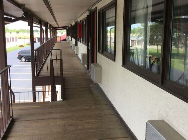 فندق Econo Lodge South