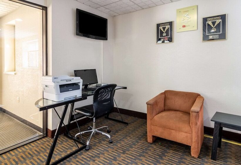 בית מלון כפרי Econo Lodge Cadillac