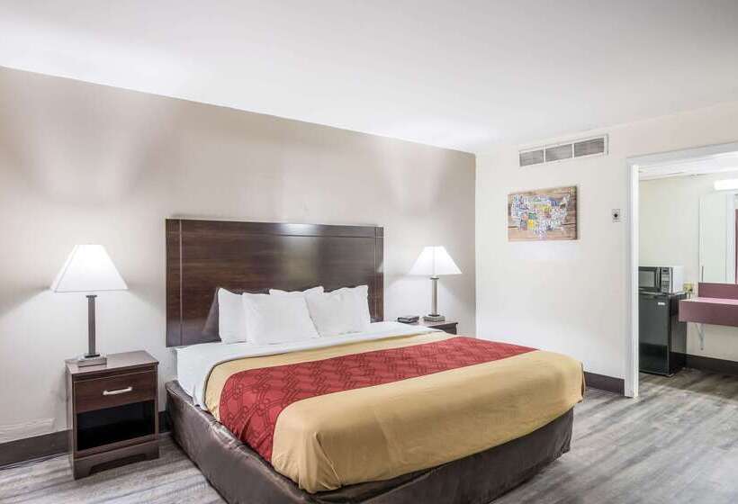 Отель Econo Lodge