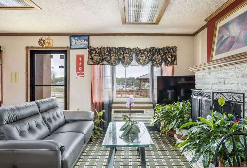 Отель Econo Lodge