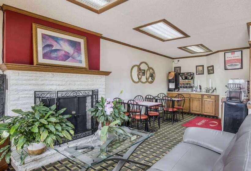 Отель Econo Lodge
