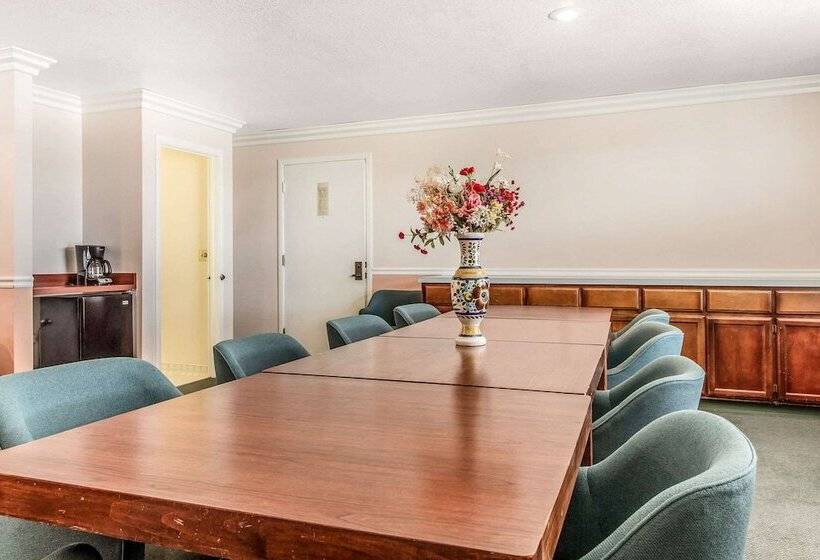 فندق Econo Lodge Castro Valley I580