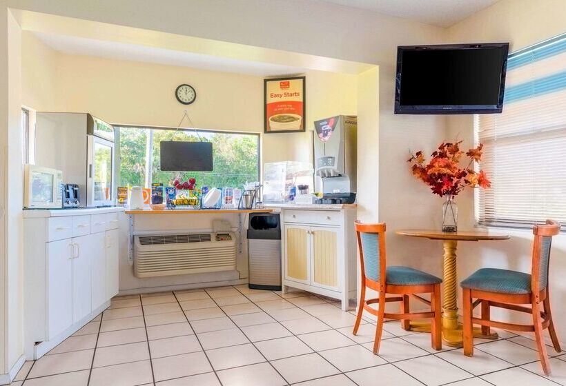 فندق Econo Lodge